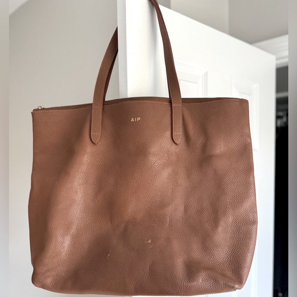 GOOD CONDITION Cuyana Classic Zipper Leather Tote Bag in Caramel